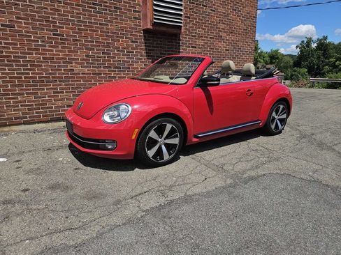 Used 2013 Volkswagen Beetle 2.0T FWD image 19