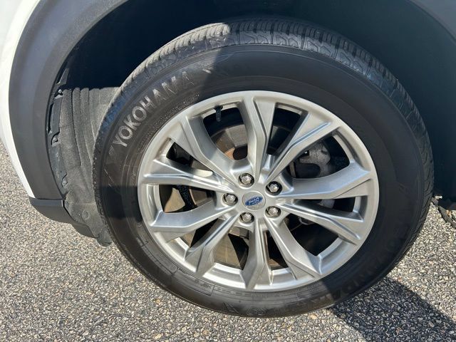 Used 2021 Ford Explorer XLT w/ Equipment Group 202A AWD/4WD image 9