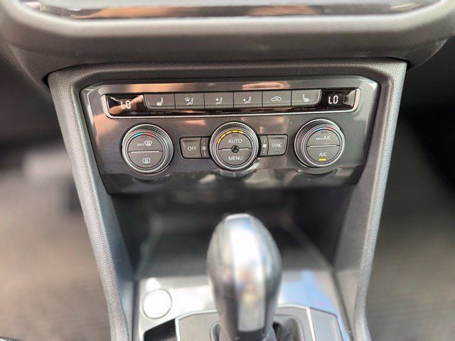 Used 2020 Volkswagen Tiguan SE AWD/4WD image 16