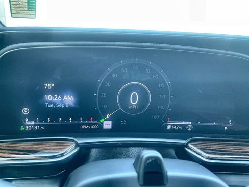 Certified 2022 Cadillac Escalade Premium Luxury w/ Performance Package AWD/4WD image 13