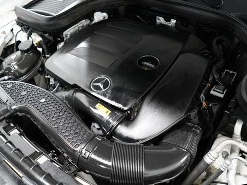 Used 2021 Mercedes-Benz GLC 300 4MATIC image 33