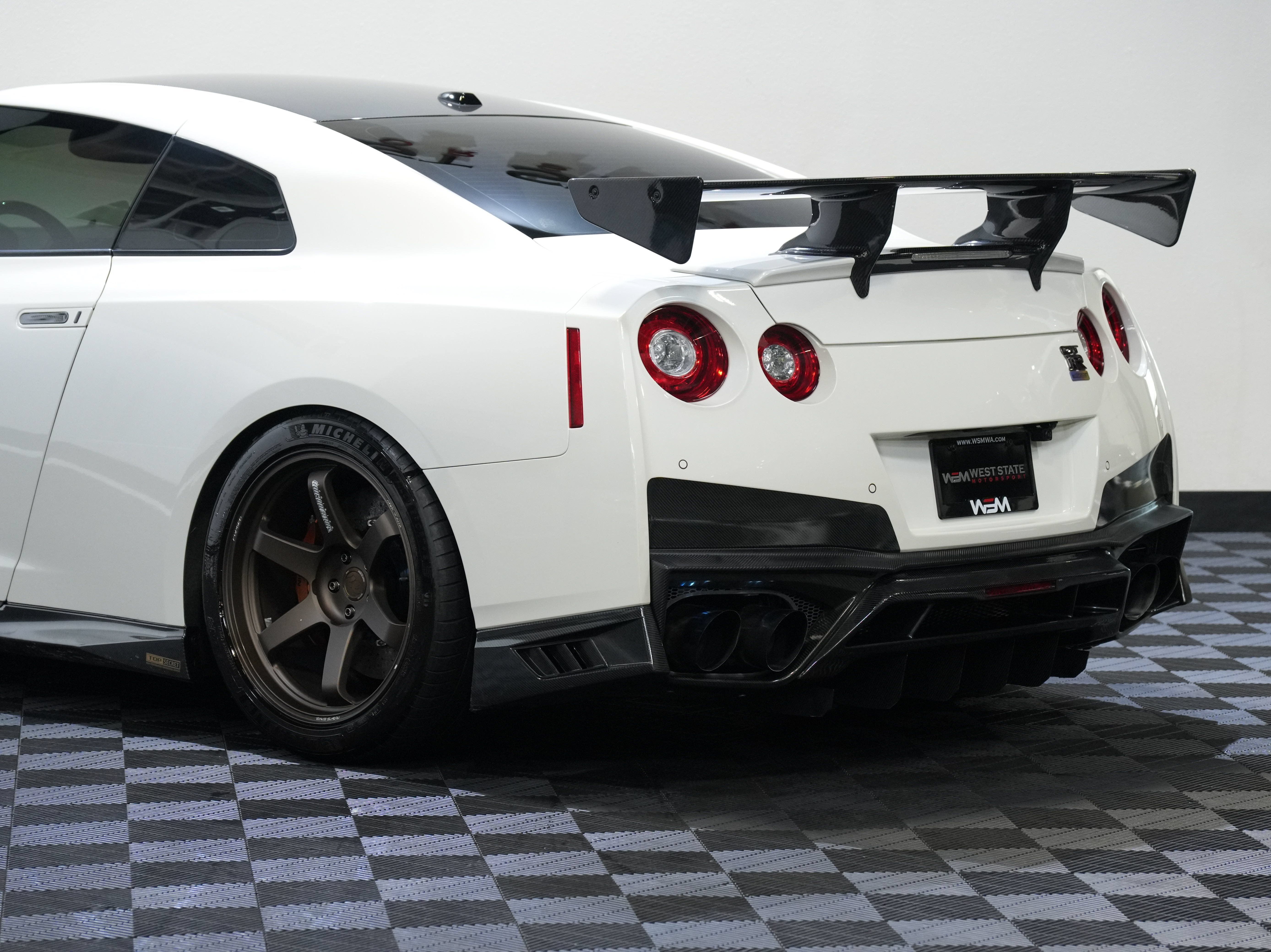 Used 2017 Nissan GT-R Premium AWD/4WD image 17