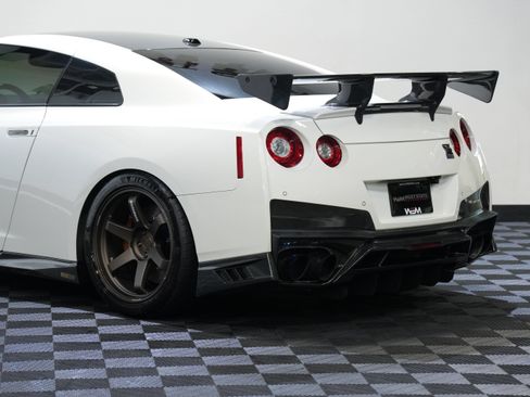 Used 2017 Nissan GT-R Premium AWD/4WD image 17