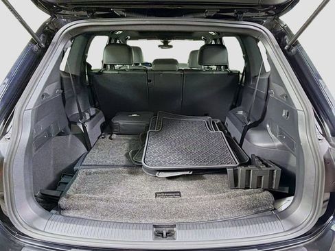 Used 2023 Volkswagen Tiguan SE R-Line image 26