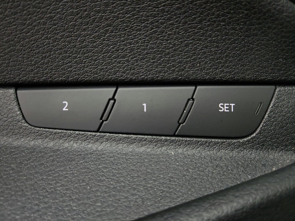 Used 2019 Audi e-tron Prestige w/ Prestige Package AWD/4WD image 21