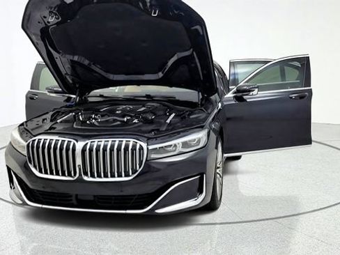 Used 2021 BMW 750i xDrive w/ Executive Package AWD/4WD image 13
