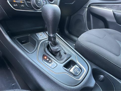 Used 2020 Jeep Cherokee Latitude FWD image 27