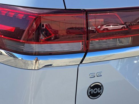 New 2026 Volkswagen Atlas SE image 9