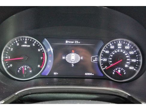 Certified 2022 Kia Seltos SX w/ Sunroof Package AWD/4WD image 16
