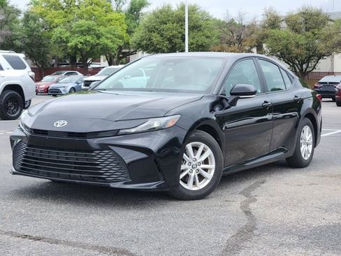 Certified 2025 Toyota Camry LE image 1