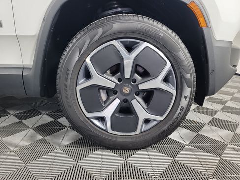 Used 2024 Rivian R1S Adventure AWD/4WD image 11