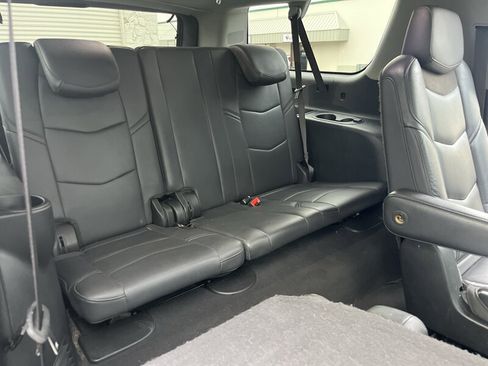 Used 2020 Cadillac Escalade ESV Luxury image 33
