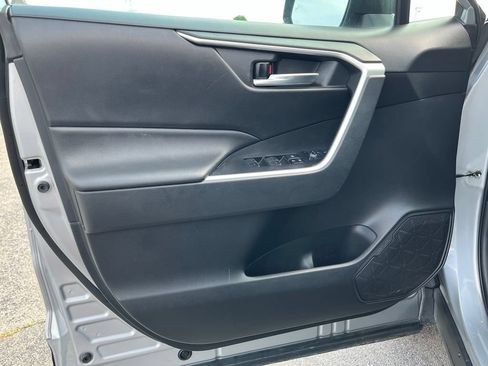 Used 2022 Toyota RAV4 XLE AWD/4WD image 14