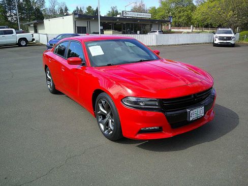 Used 2015 Dodge Charger SXT image 7