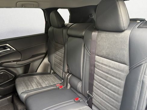 New 2026 Mitsubishi Outlander SE image 13