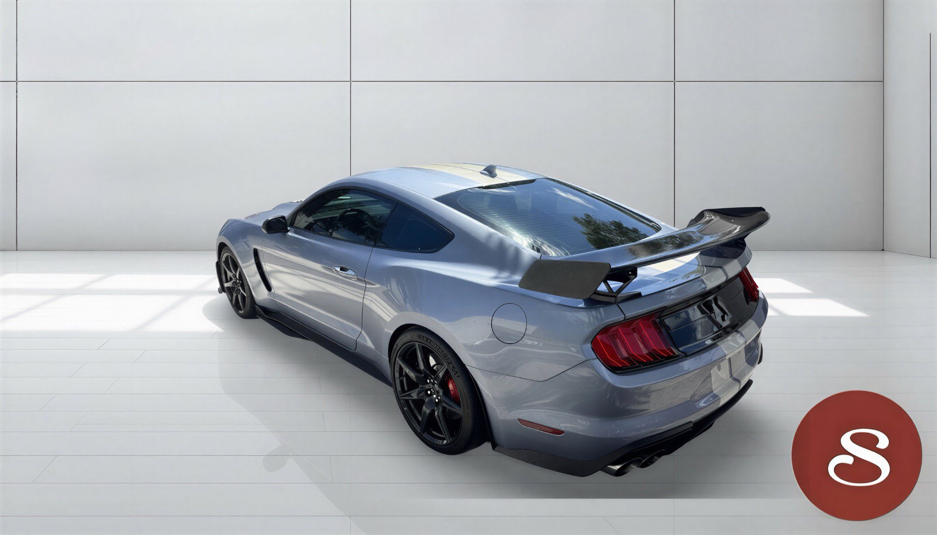 Used 2022 Ford Mustang Shelby GT500 w/ Carbon Fiber Track Pack RWD image 2