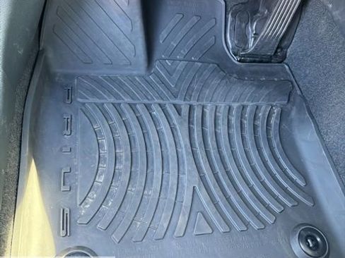 Used 2025 Toyota Prius Limited image 38