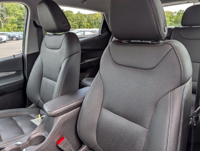 Used 2023 Chevrolet Bolt LT w/ Infotainment Package FWD image 12