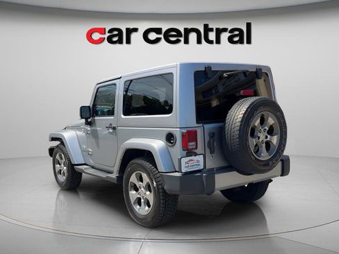 Used 2018 Jeep Wrangler Sahara w/ Connectivity Group AWD/4WD image 3