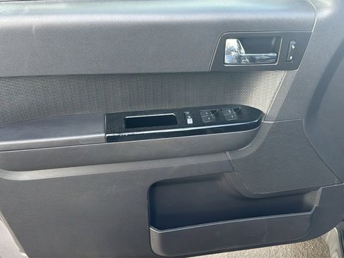 Used 2010 Ford Escape Limited image 17