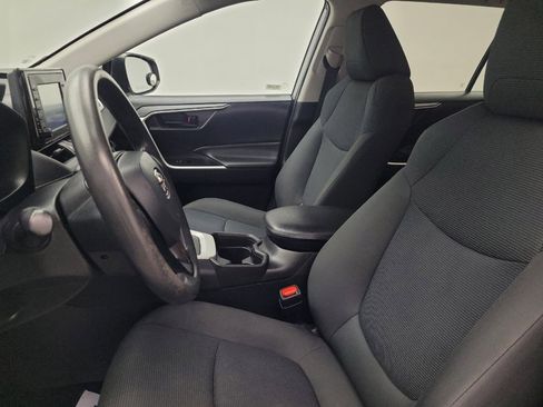 Used 2021 Toyota RAV4 LE FWD image 17