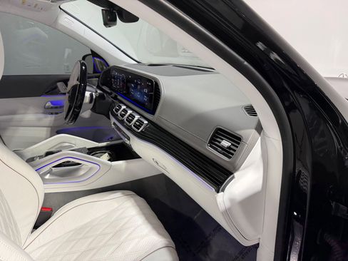 Used 2024 Mercedes-Benz Maybach GLS 600 4MATIC image 33