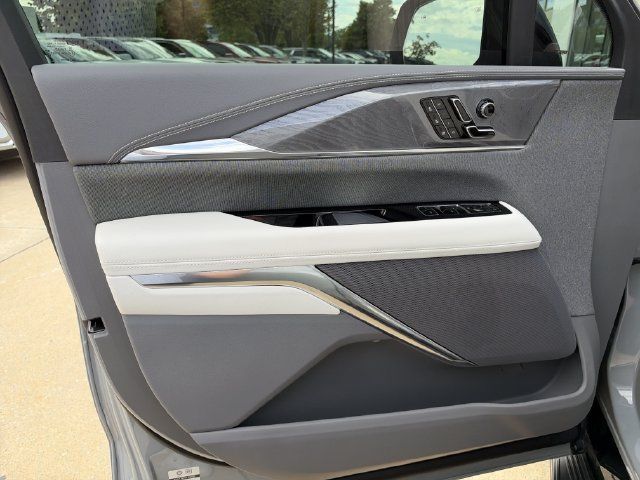 Certified 2026 Cadillac Escalade IQL Sport 1 w/ LPO, Floor Liner Package AWD/4WD image 13