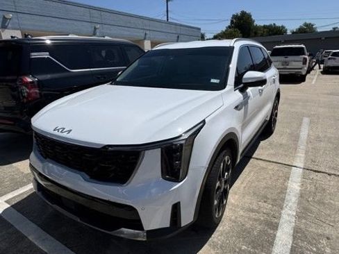 Certified 2025 Kia Sorento EX FWD image 3