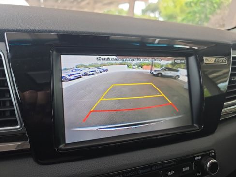 Used 2019 Kia Niro EX w/ Option Group 040 FWD image 13