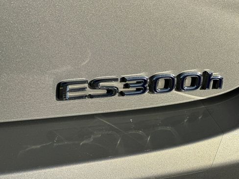 Certified 2019 Lexus ES 300h w/ Luxury Package image 38