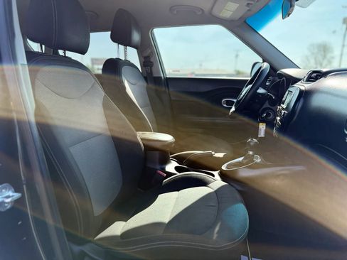 Used 2017 Kia Soul + image 34