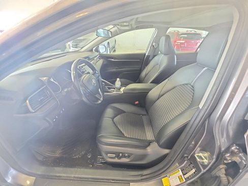 Used 2020 Toyota Camry SE FWD image 8