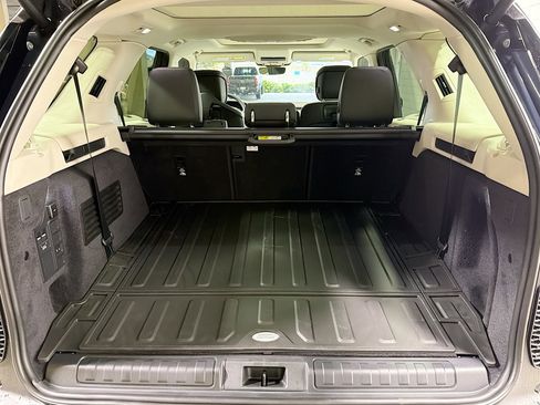 New 2026 Land Rover Discovery Limited Edition image 10