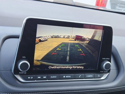 Used 2023 Nissan Rogue S image 25