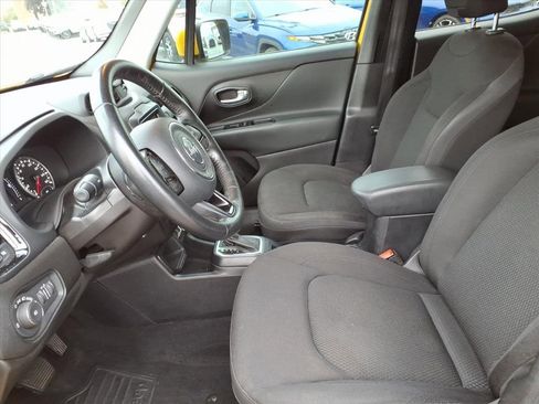 Used 2018 Jeep Renegade Altitude w/ Safety & Security Group image 8