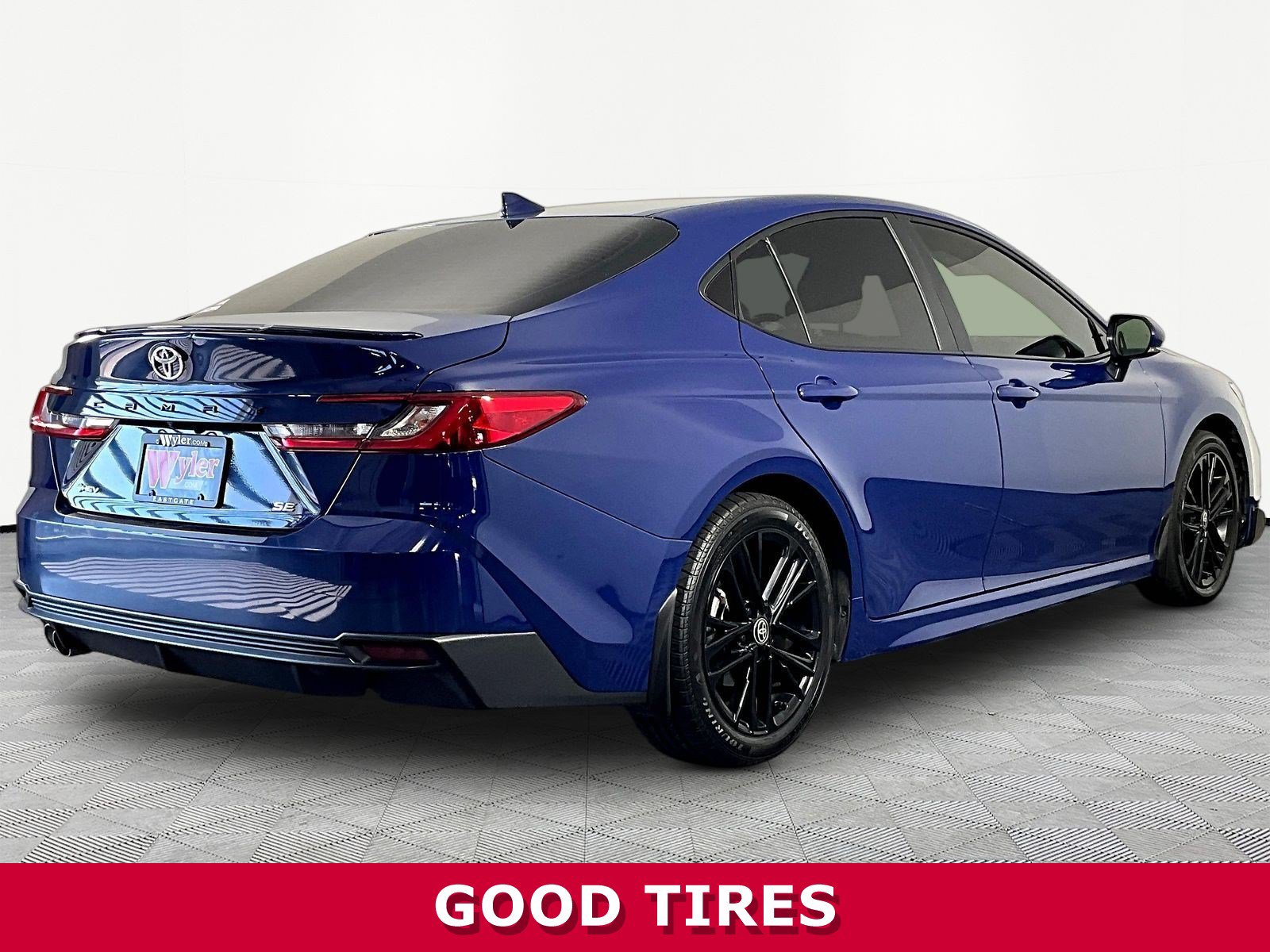 Used 2025 Toyota Camry SE FWD image 6