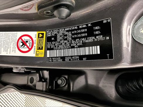 Used 2019 Toyota Highlander Limited FWD image 17