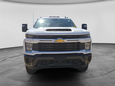 Used 2024 Chevrolet Silverado 2500 Custom AWD/4WD image 4