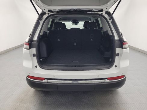 Used 2023 Jeep Grand Cherokee Laredo image 29