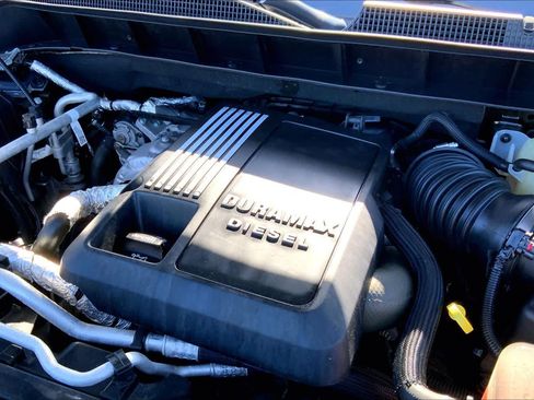 Used 2021 Chevrolet Silverado 1500 LTZ AWD/4WD image 30