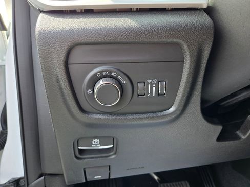 Used 2024 Jeep Grand Cherokee Laredo X w/ Luxury Tech Group I AWD/4WD image 16