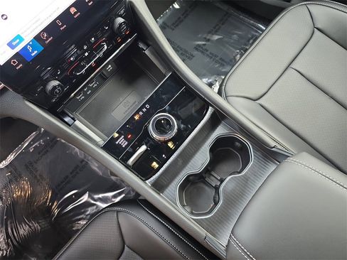 New 2025 Jeep Grand Cherokee Limited w/ Luxury Tech Group II image 27