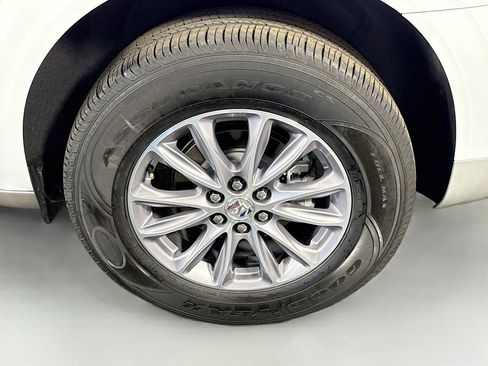 Used 2023 Buick Enclave Essence image 37