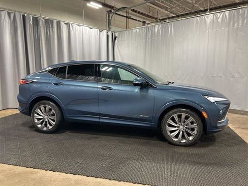 New 2025 Buick Envista Avenir image 2