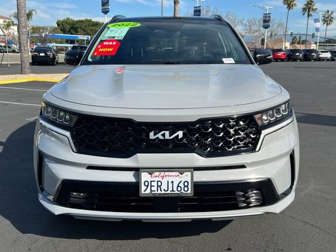 Used 2022 Kia Sorento EX w/ Panoramic Sunroof Package image 2