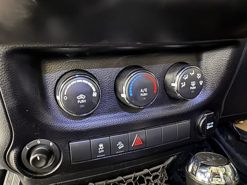 Used 2014 Jeep Wrangler Unlimited Sport w/ Quick Order Package 24S AWD/4WD image 19