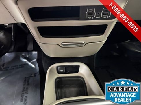 Used 2023 Chrysler Pacifica Touring-L image 17