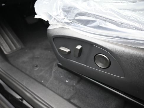 New 2026 Chevrolet Traverse LT w/ Sun and Wheel Package FWD image 10