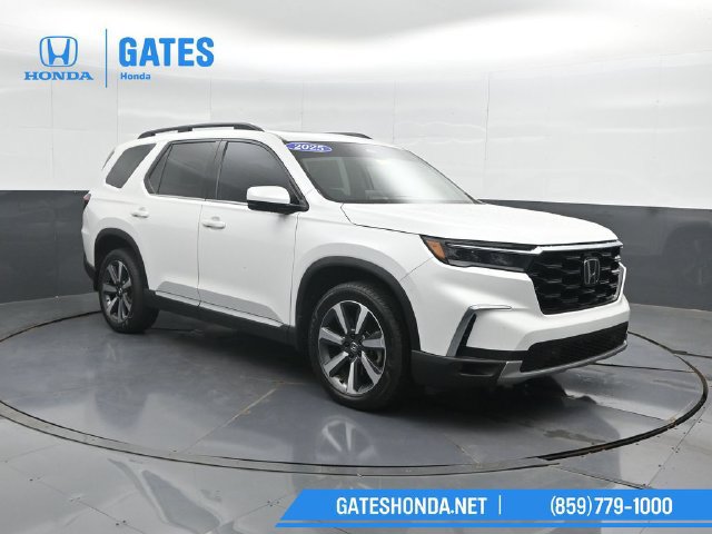 Certified 2025 Honda Pilot Touring image 4
