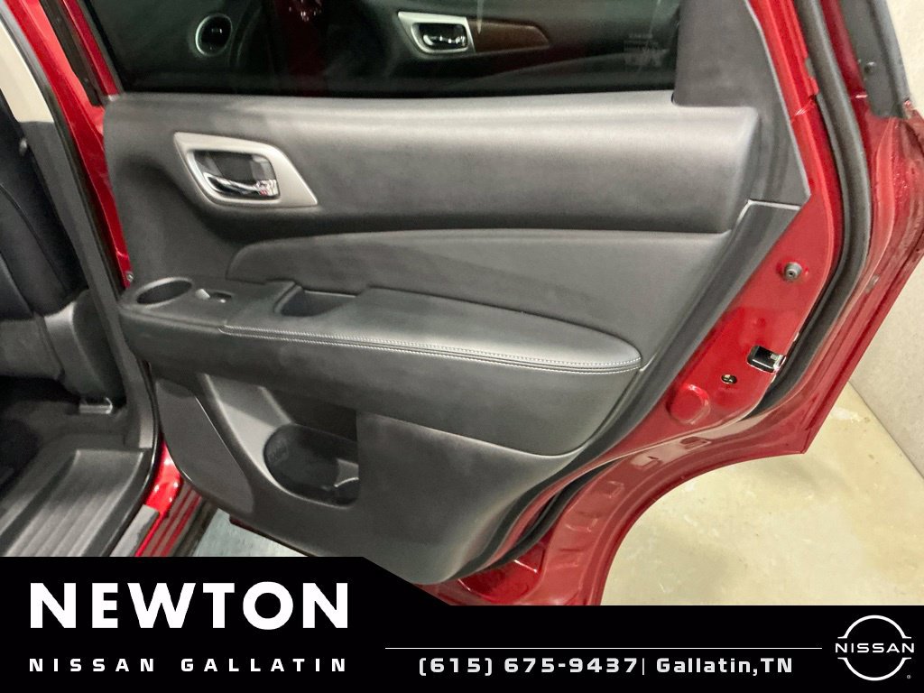 Used 2020 Nissan Pathfinder Platinum AWD/4WD image 38